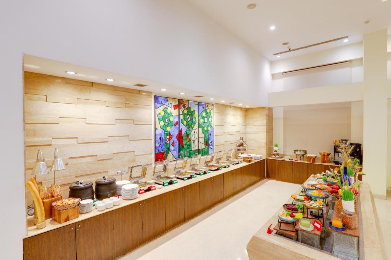Отель Lemon Tree Premier 1, Gurugram Гургаон Экстерьер фото